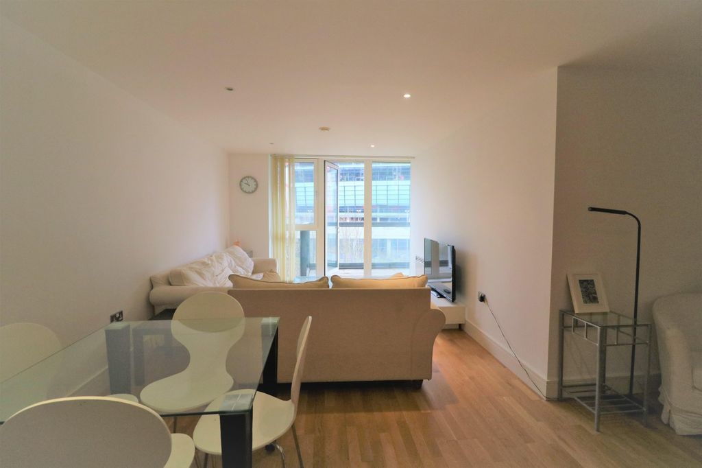 Property photo 3 of 11 Internal