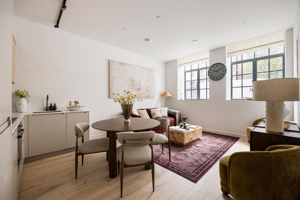 Property photo 3 of 40 Hollybush Gardens, E2