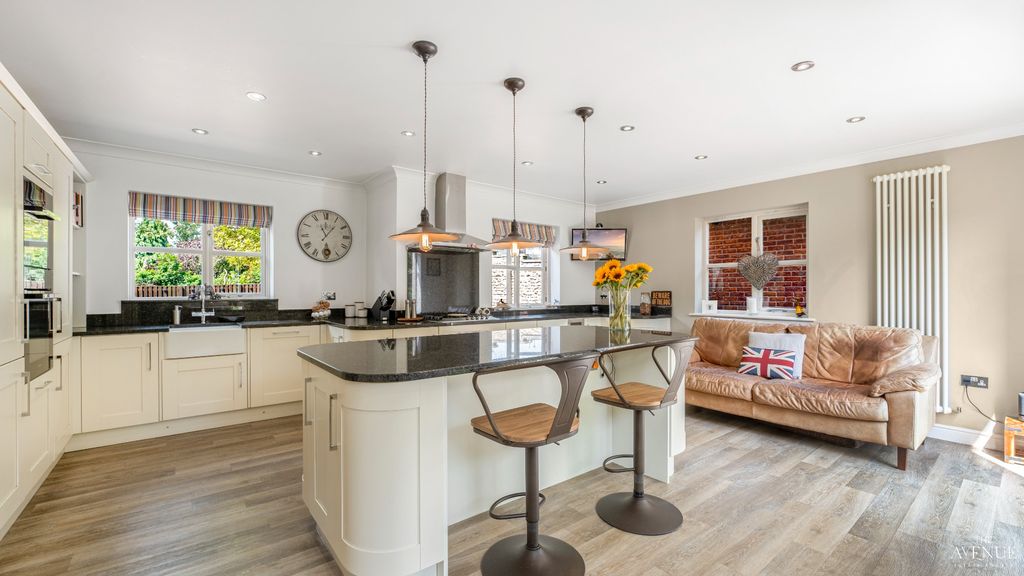 Property photo 3 of 45 4242057