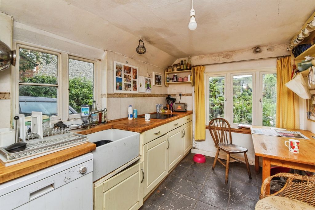 Property photo 3 of 25
