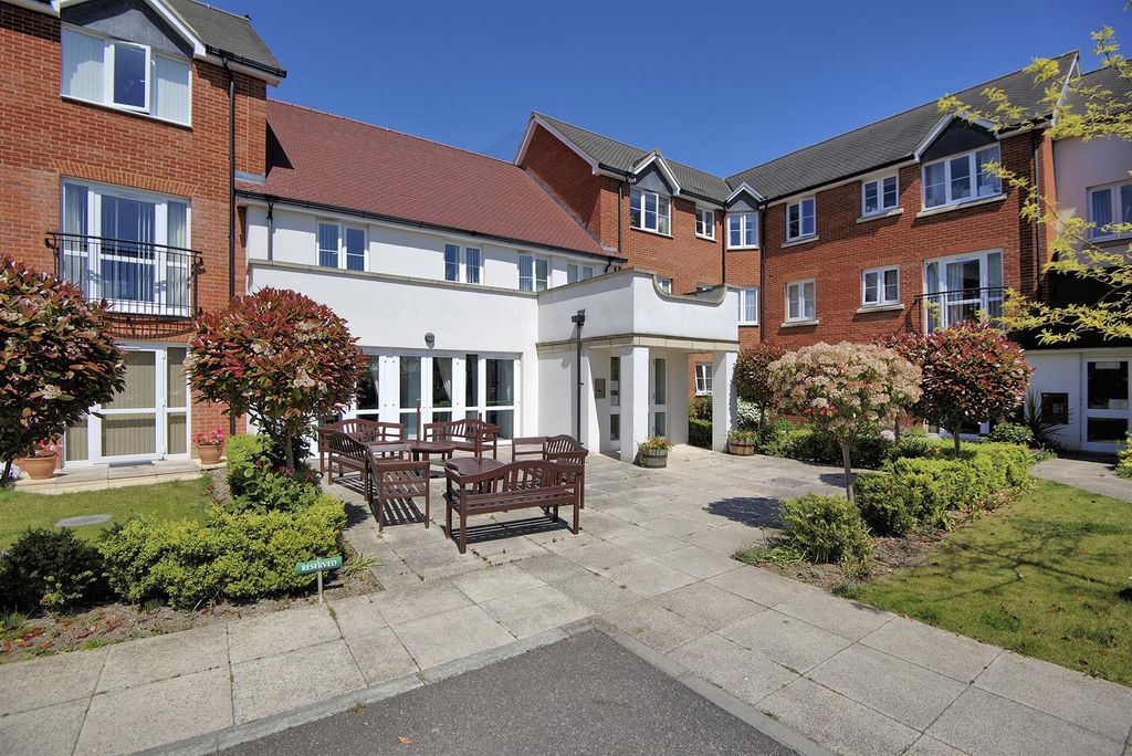 Property photo 2 of 14