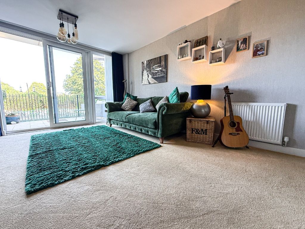 Property photo 3 of 17 53310410