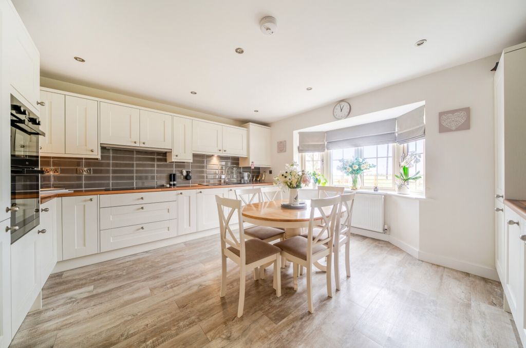 Property photo 3 of 25 1539087-10-1A1786537B568