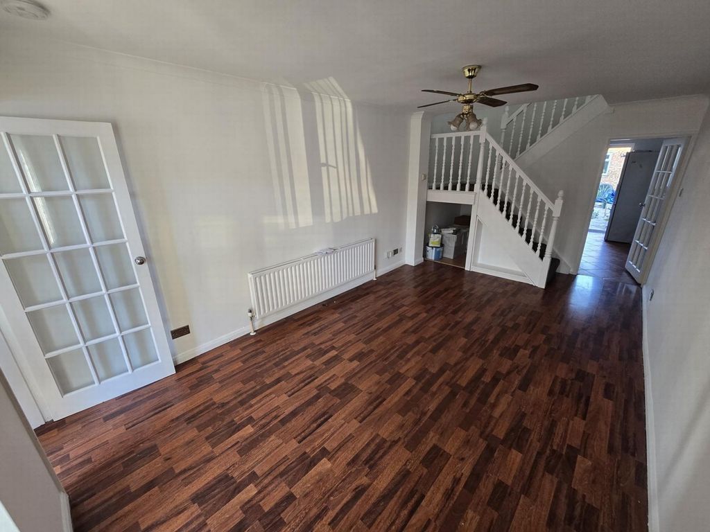 Property photo 1 of 7 Photo 7