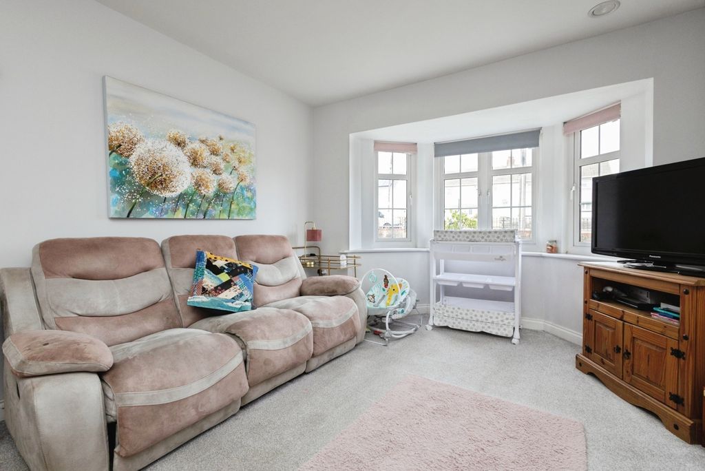 Property photo 3 of 21 Pbox-Img.Jpg