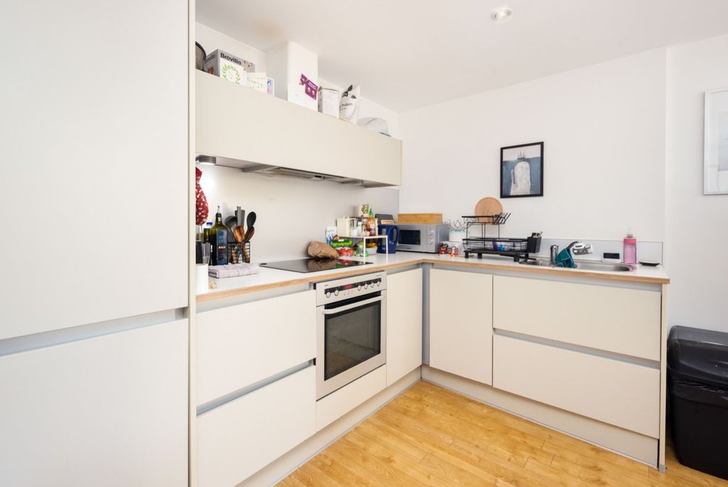 Property photo 3 of 19 Kitchen