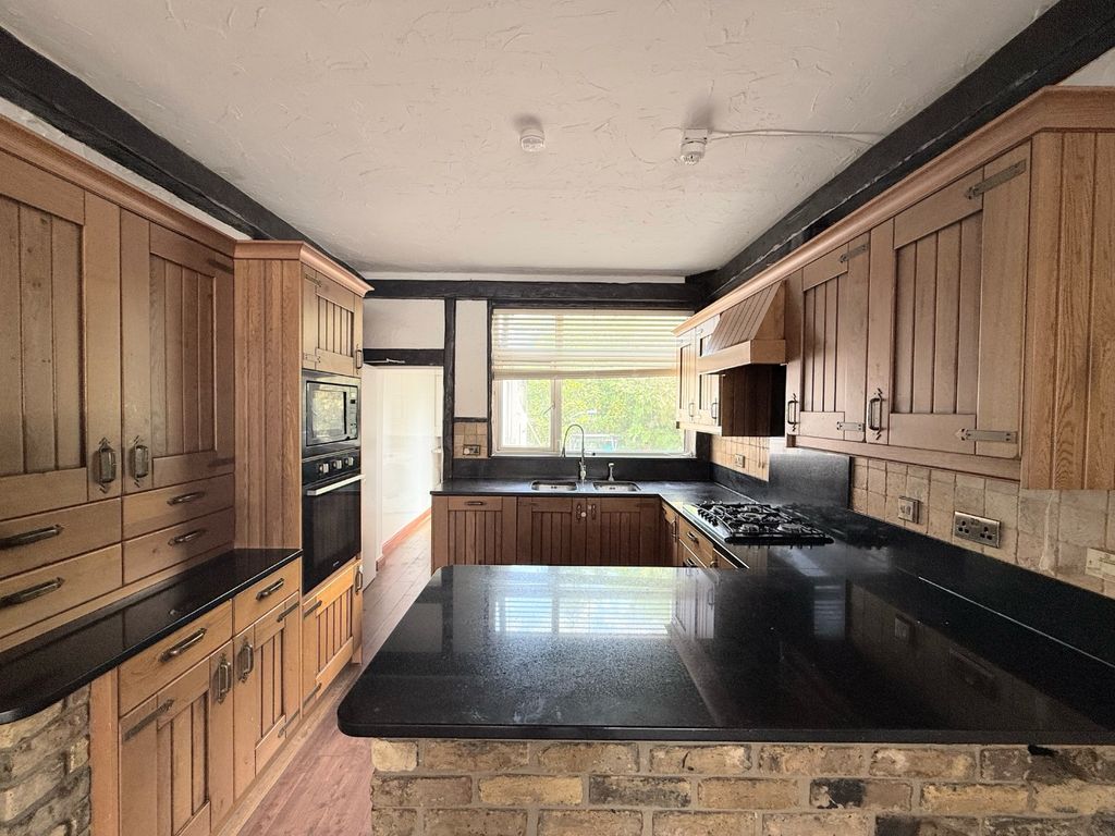 Property photo 2 of 14 5254152