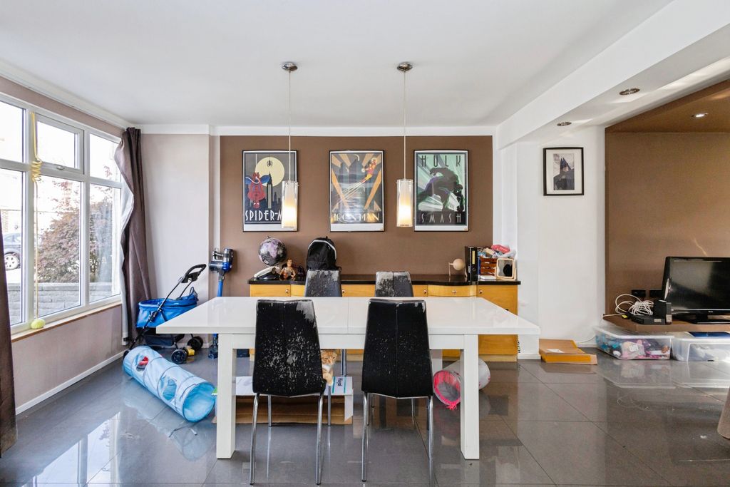 Property photo 3 of 15 Open Plan Living