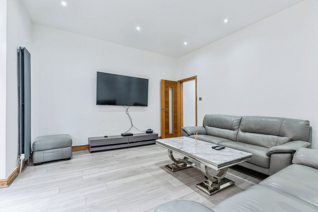 Property photo 1 of 19 Pbox-Img.Jpg