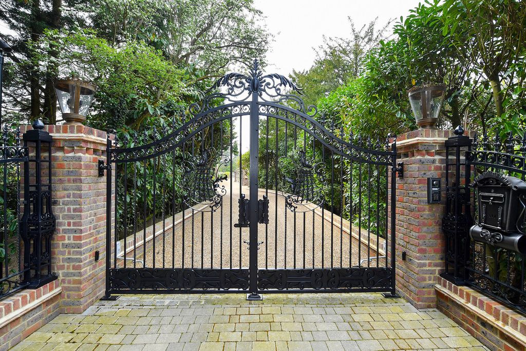 Property photo 2 of 45