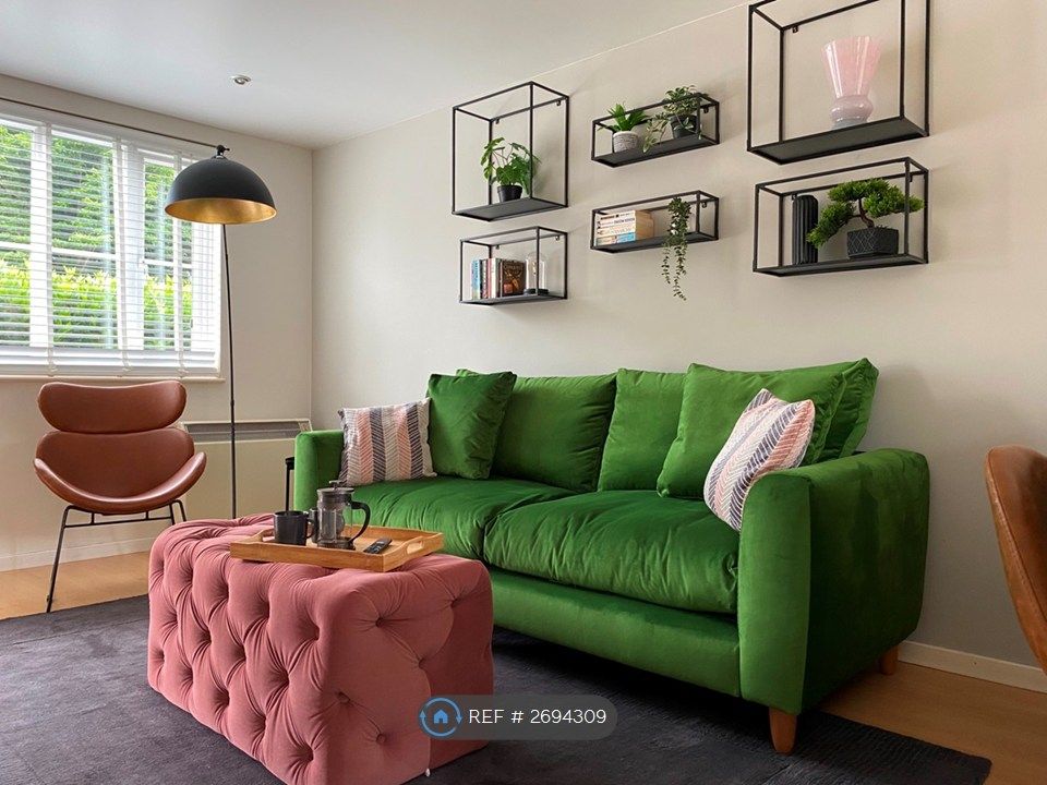 Property photo 3 of 25 Living Room/Open Plan