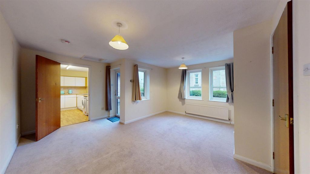 Property photo 3 of 10 Living Room