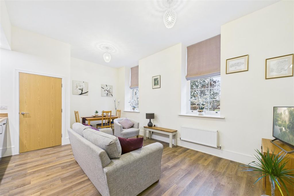 Property photo 2 of 19 Cam01894G0-Pr0246-Still015.Jpg