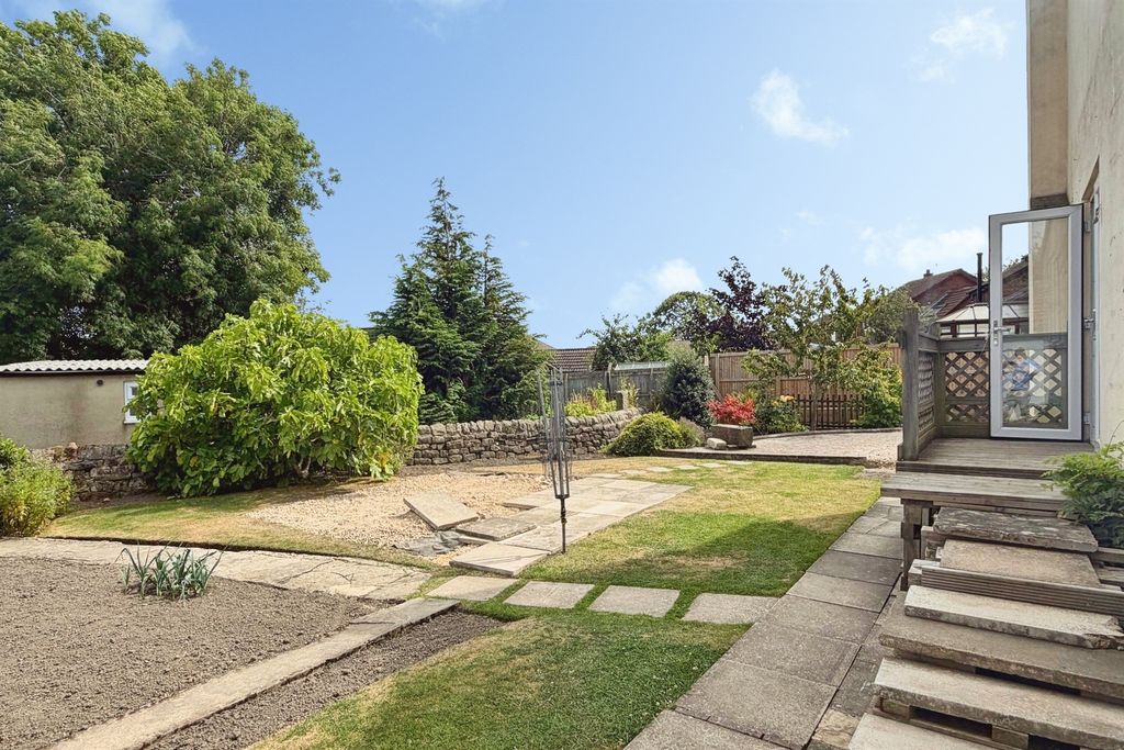 Property photo 2 of 19