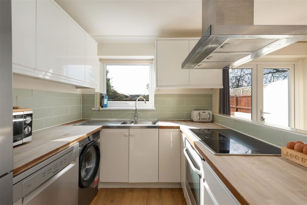 Property photo 3 of 14 Millstrood Road, Whitstable