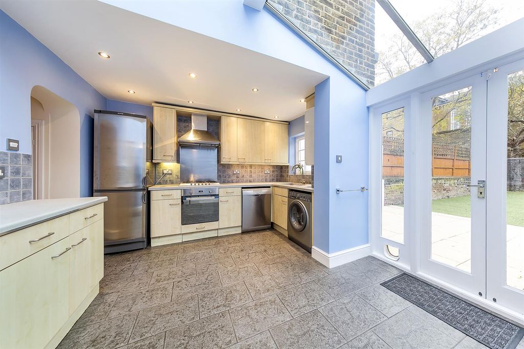 Property photo 3 of 8