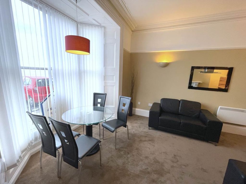 Property photo 3 of 9 Dining