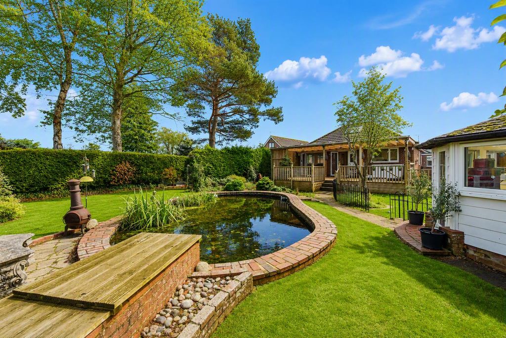 Property photo 1 of 36 Garden Pond.Png