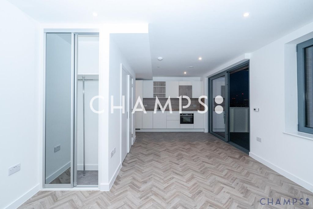 Property photo 1 of 6 Studio Apartment To Let