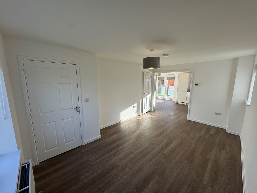 Property photo 3 of 19 Image