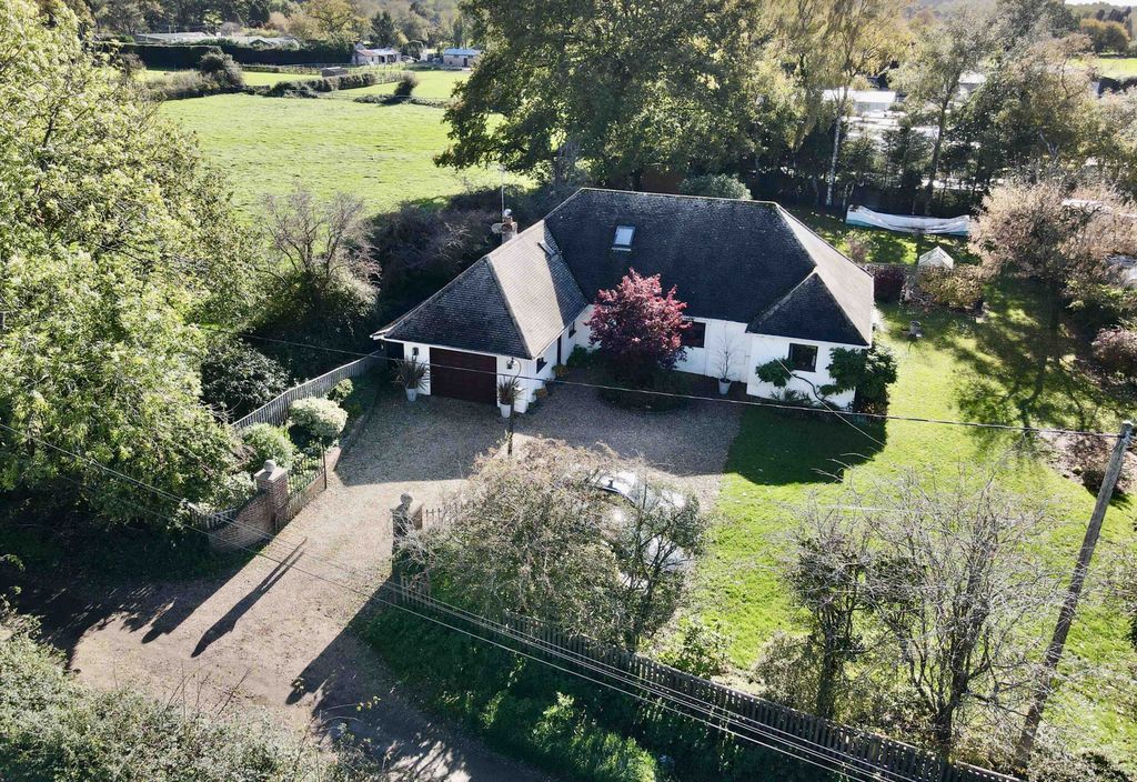 Property photo 1 of 30 5 Bedroom Detached Family Home