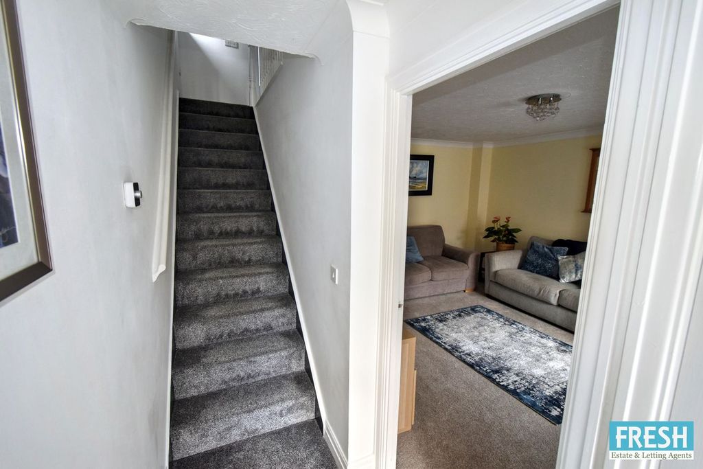 Property photo 2 of 39