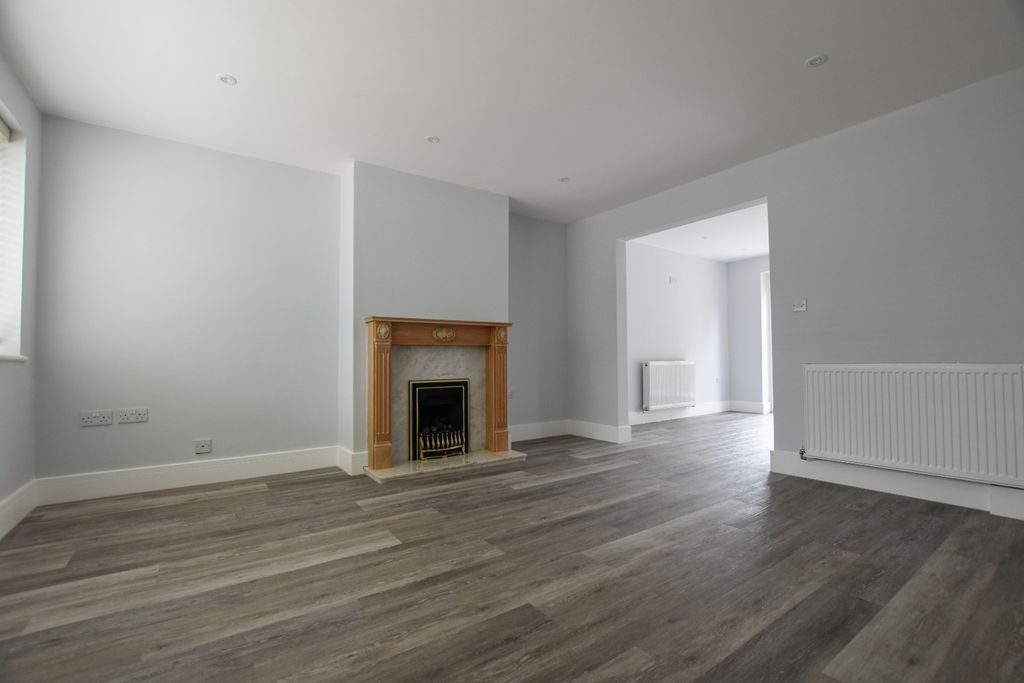 Property photo 2 of 11 3463573