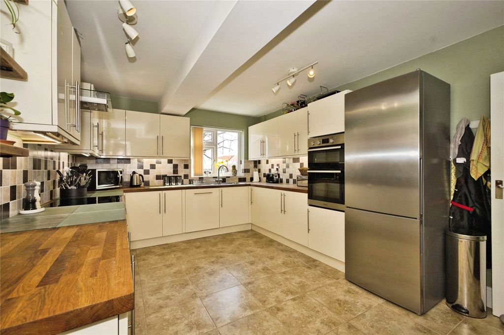 Property photo 3 of 26 Picture No. 21