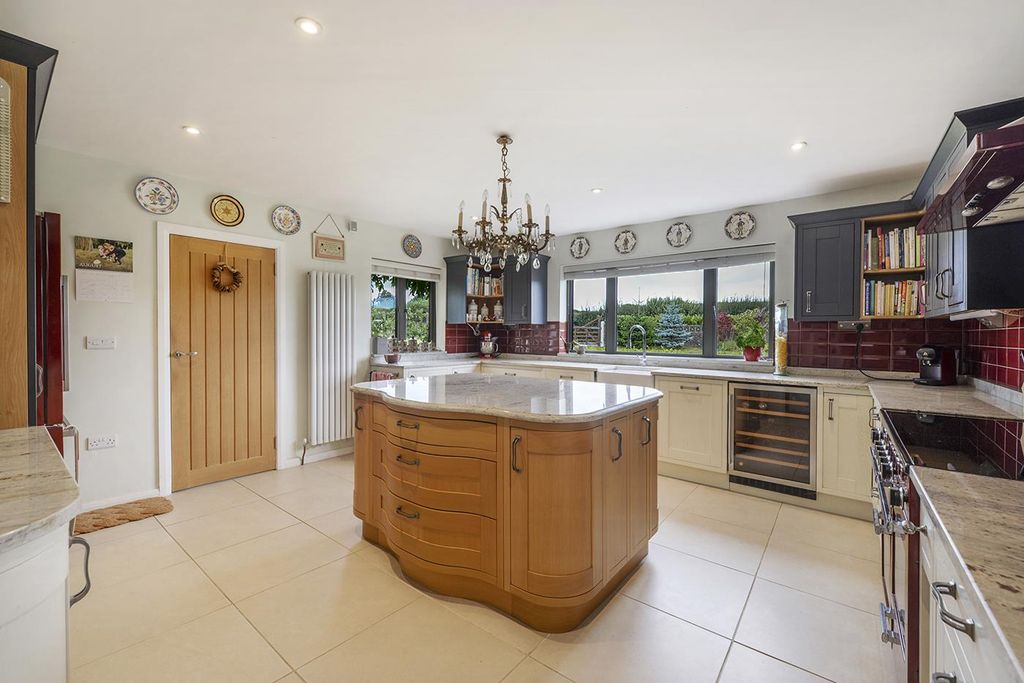Property photo 3 of 37 8