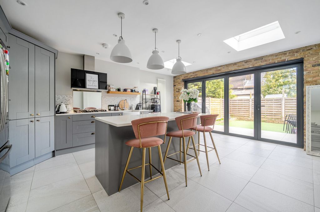 Property photo 2 of 19 1438262-9-69E2760...