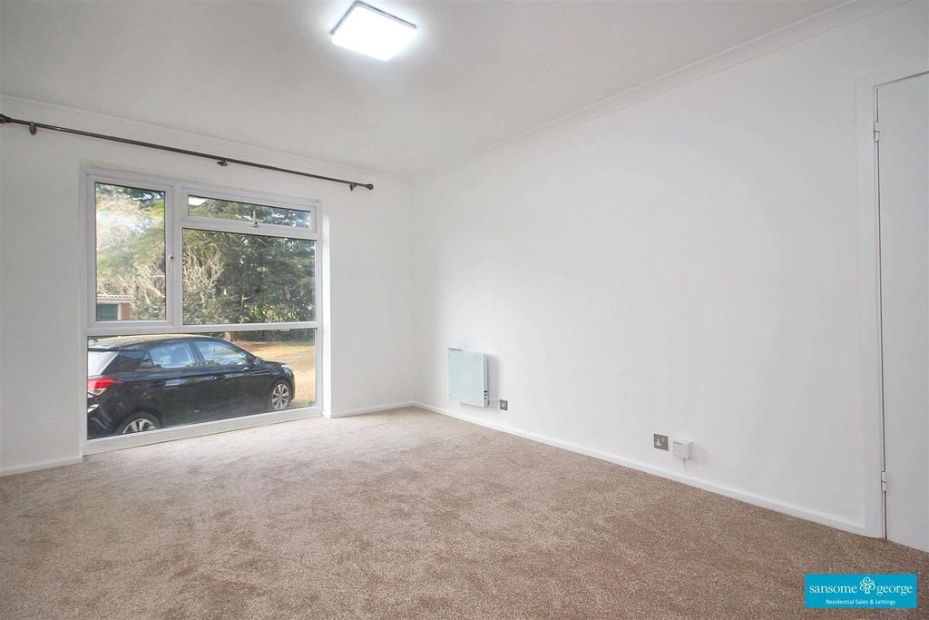 Property photo 3 of 16 Living Room