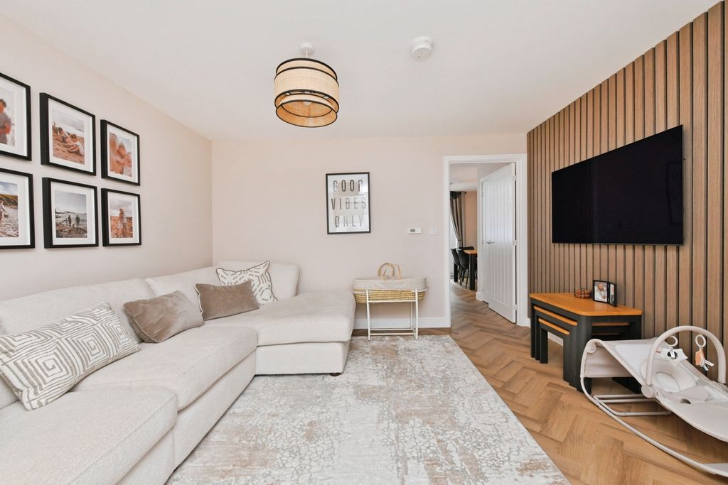 Property photo 2 of 16 Photo