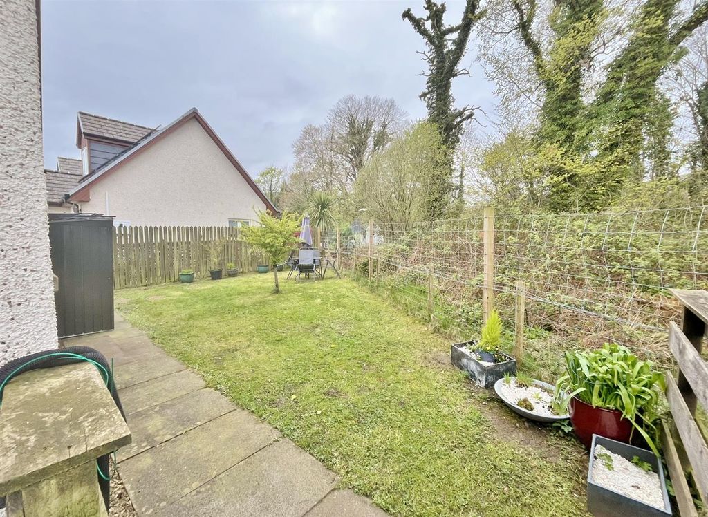 Property photo 2 of 27 Rear Gardens 4 Glen Craig Place