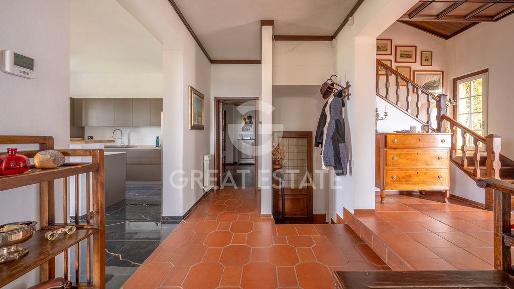 Property photo 2 of 53 Interiors