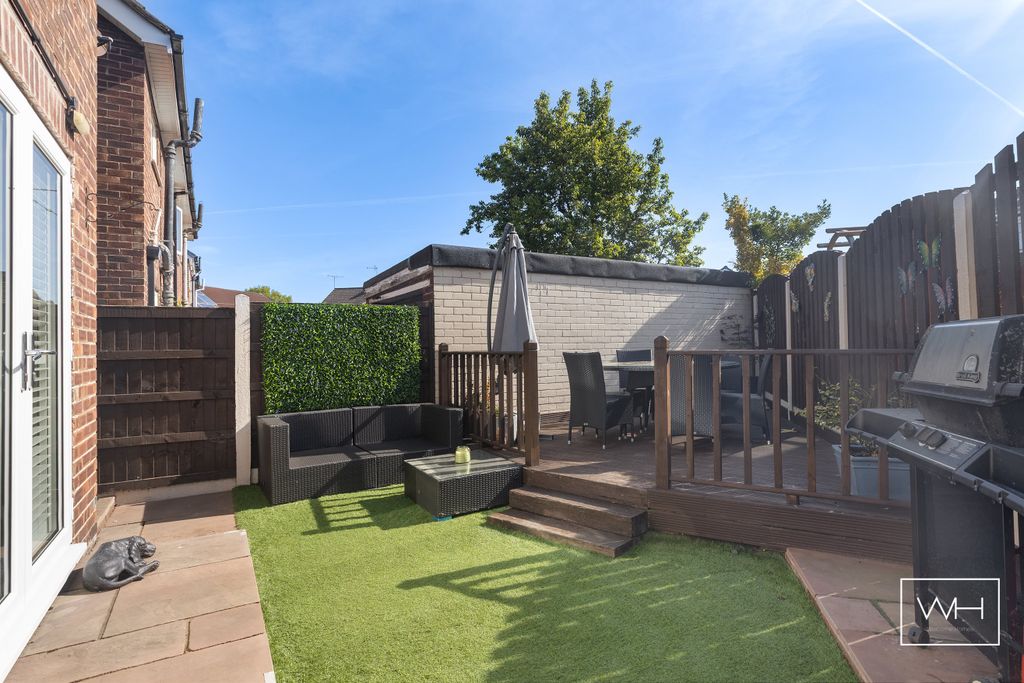 Property photo 2 of 20 13 Ashburnham Close 29_297