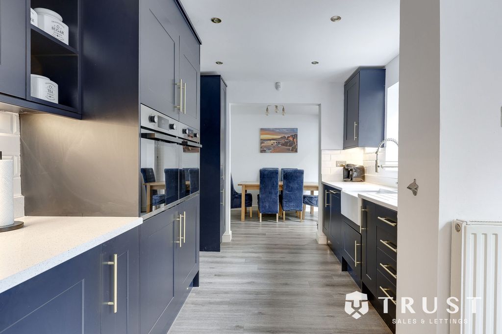 Property photo 3 of 41