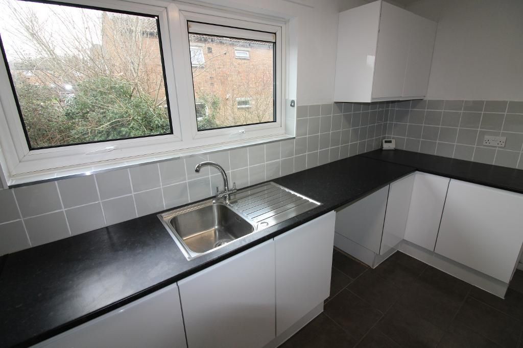 Property photo 2 of 8 Kitchen