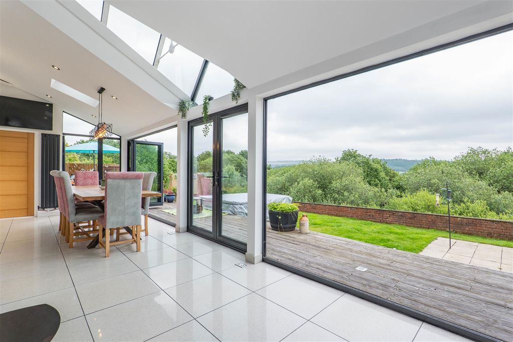 Property photo 3 of 47 Orangery
