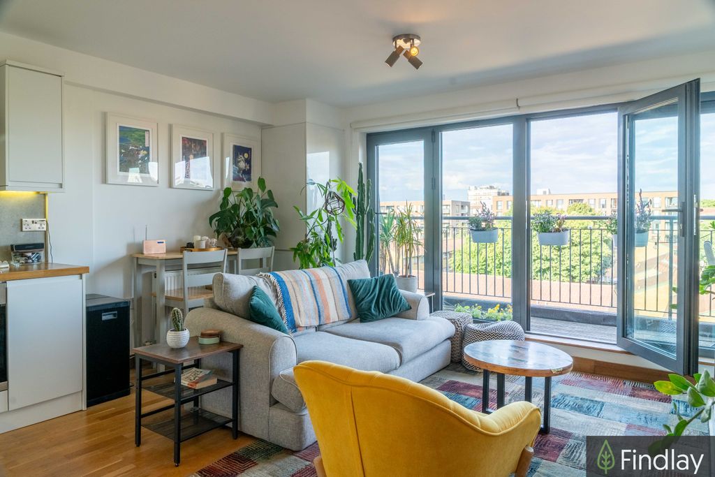 Property photo 2 of 21