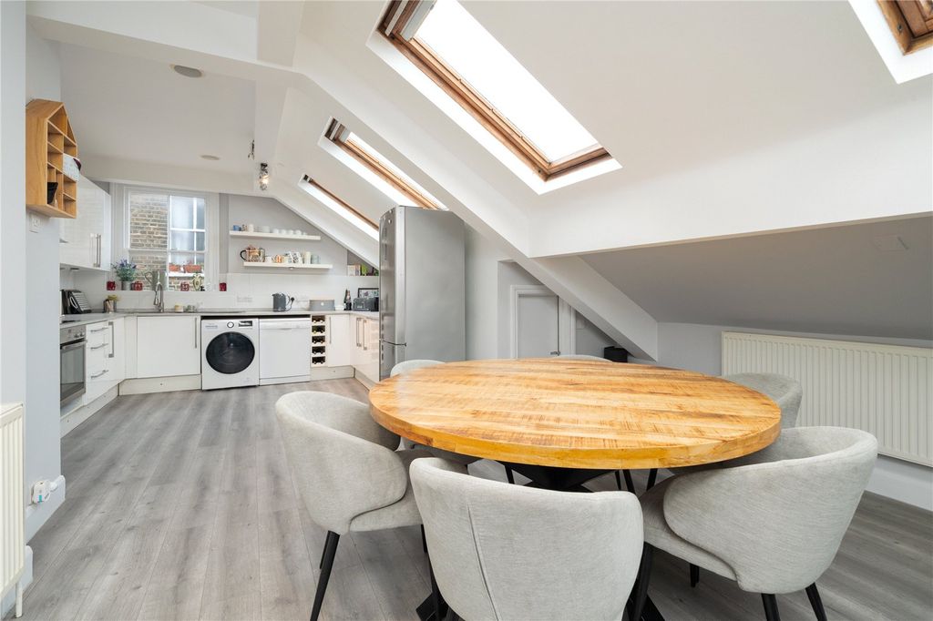 Property photo 3 of 10 Kitchen/Dining