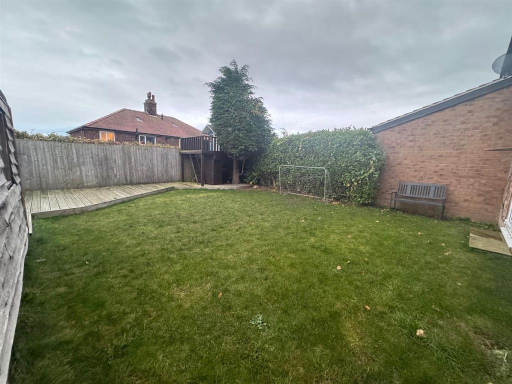 Property photo 3 of 21 Garden.Jpg