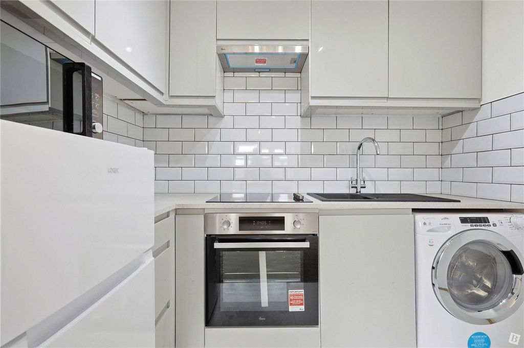 Property photo 3 of 7 Kitchen