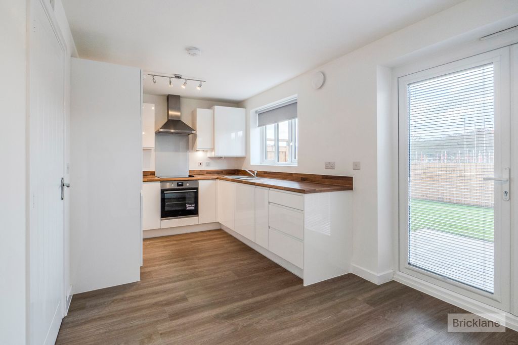 Property photo 3 of 14 Kitchen