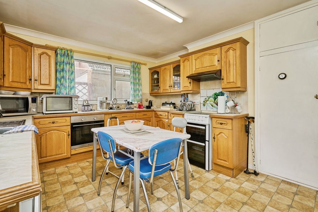 Property photo 3 of 12 Kitchen/Diner