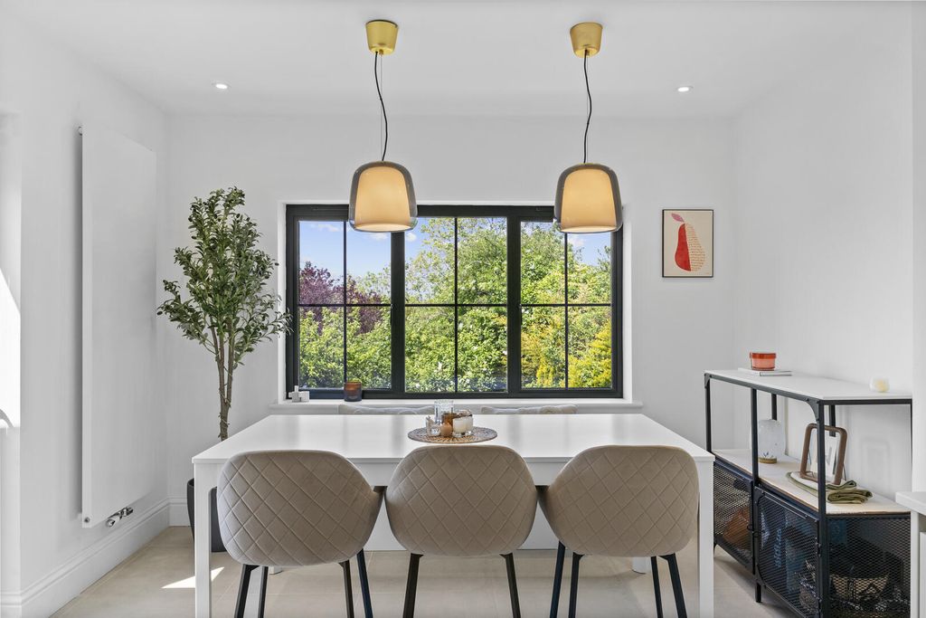 Property photo 2 of 22 Dining Room