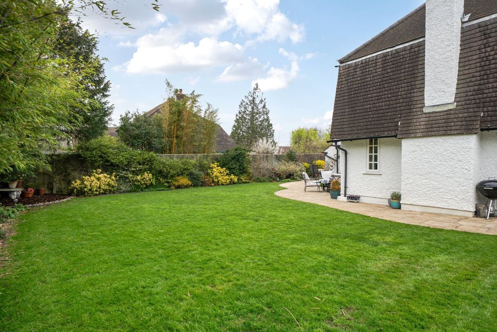 Property photo 2 of 18 Garden