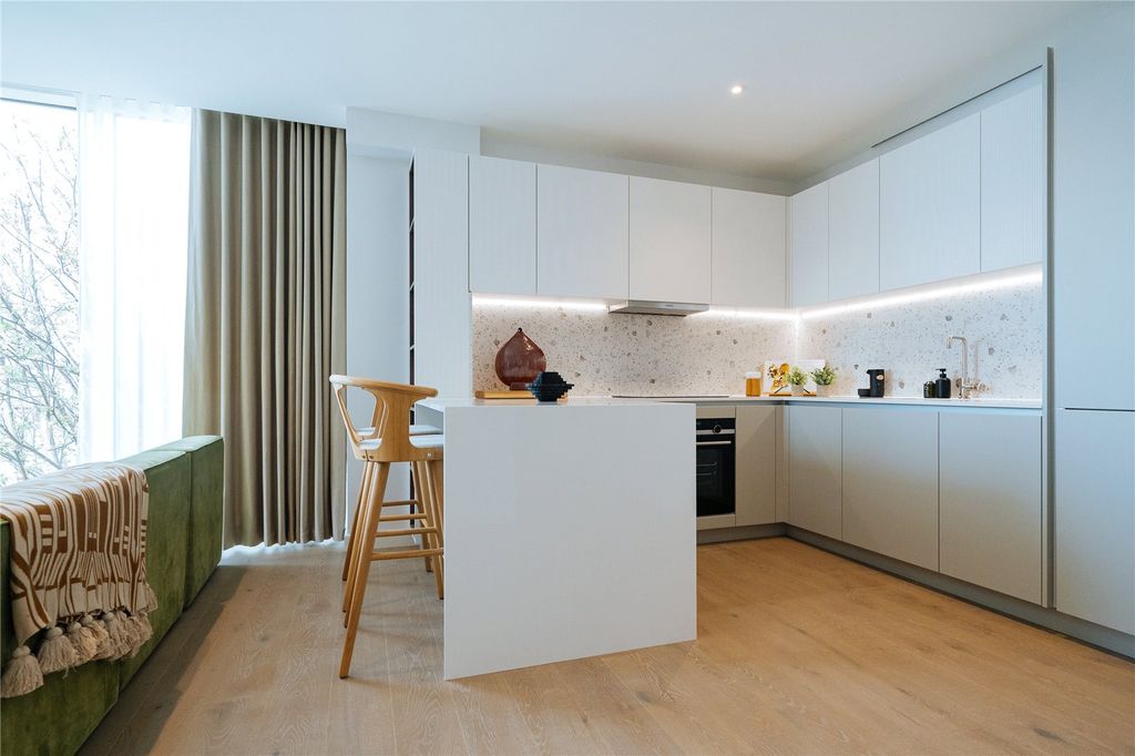 Property photo 1 of 10 Kitchen