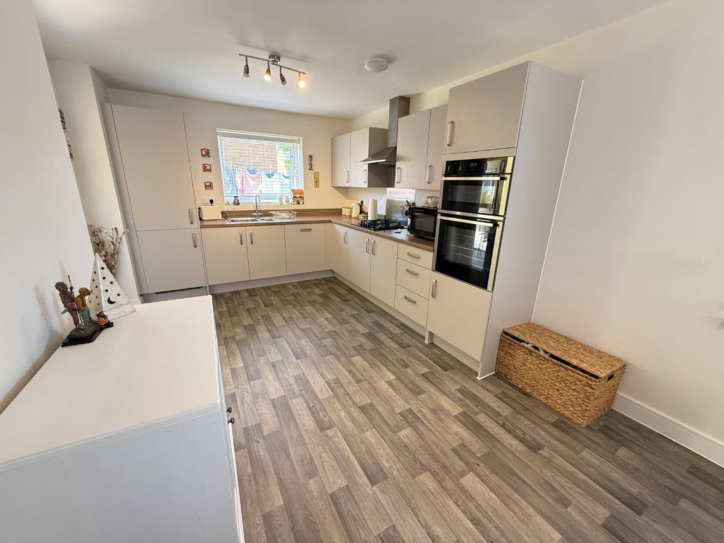 Property photo 2 of 17 4332442