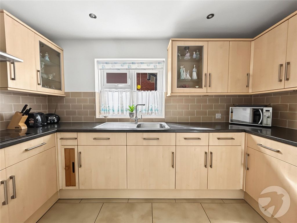 Property photo 3 of 20 Picture No. 04