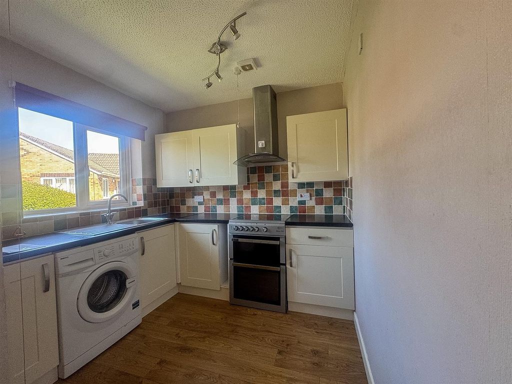 Property photo 3 of 12 Kitchen